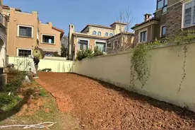 武汉美术生爆改六百平米的破旧小院，改造完如同童话小镇！吸引不少游客拍写真图片