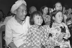 寻找照片中的TA丨从“穿鞋小囡”到七旬老人：生活点滴见证时代变迁图片