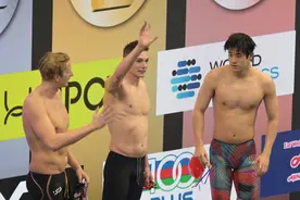 （体育）游泳——世界杯新加坡站：男子400米自由泳决赛赛况图片