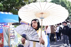 穿汉服、画脸谱、写书法……中外学子一起感受多元文化魅力！图片