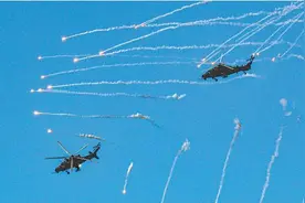 西藏军区某旅开展实弹射击演练图片