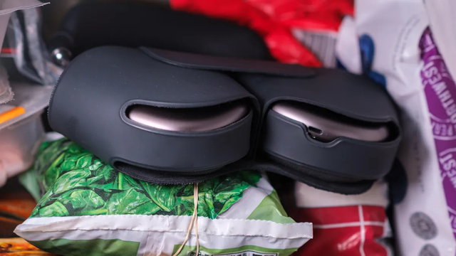 修复苹果 AirPods Max“变砖”偏方：放进冰箱冷冻半小时有望复活