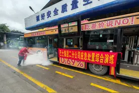 公交车突发火情怎么办？这场应急演练给答案图片