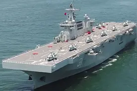 日本：中国海军一艘075型两栖攻击舰穿越宫古海峡前往太平洋图片