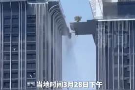 曼谷一空中走廊震裂！男子为寻妻女跳过正在坠落中的天桥图片