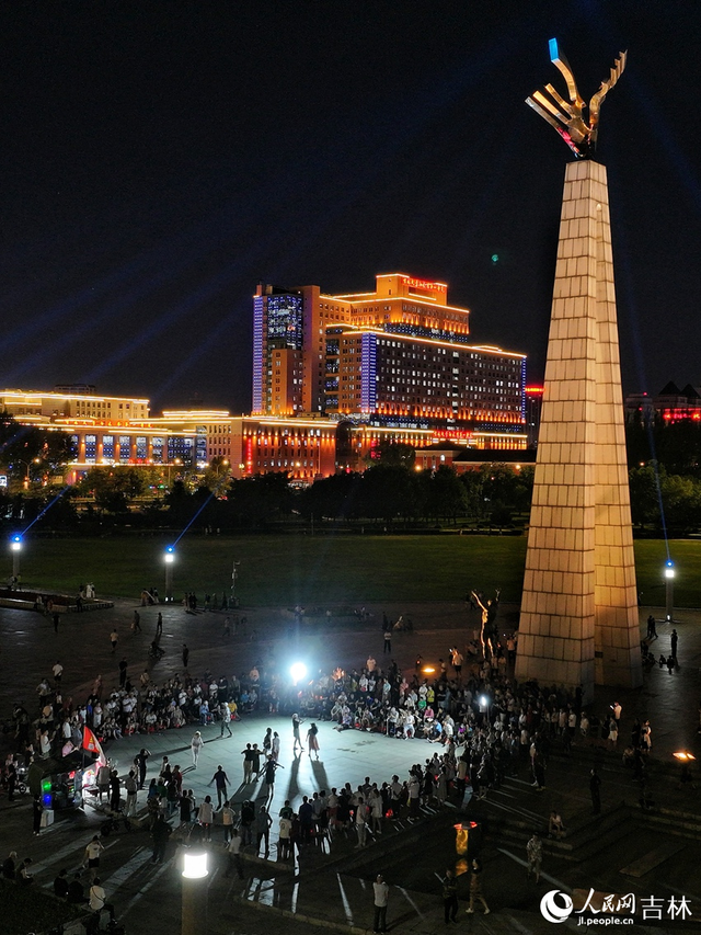 一路欢歌一路景 百年长街漾新声