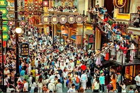 离境退税、免签等政策助力，“China Travel”魅力持续释放  “五一”日均6个欧美团游览三峡图片