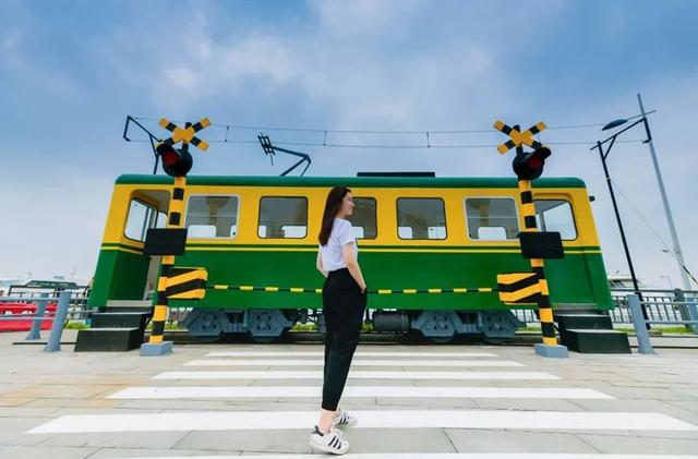 沪牌大军集体出动！这里堵车堵到猪肝红！出门导航1个半小时，实际开车4小时