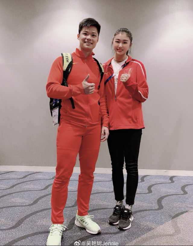 吴艳妮发九宫格写真引网友嘲讽，本人回怼：人太闲不是件好事