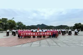 尖山湖公园绽放时尚魅力，百人模特户外课堂精彩纷呈图片