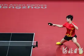 聚焦亚运会丨女团决赛场上的孙颖莎图片