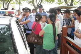 16年前找回的小女孩成了警花，今年国庆断桥大白一天就找了12个人图片
