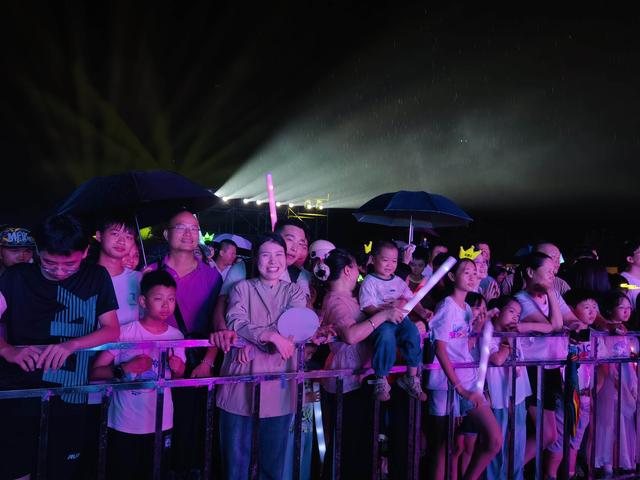 韶关丹霞山电音节燃爆夏夜！TVB明星与顶尖DJ同台，狂欢持续至凌晨
