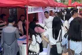 面对面洽谈！贵州师范大学研究生校园专场招聘会举办图片