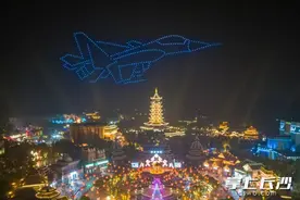 组图丨长沙方特：千架无人机秀出摘星探月图片