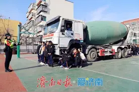 远离大货车——别让危险“追尾”！图片