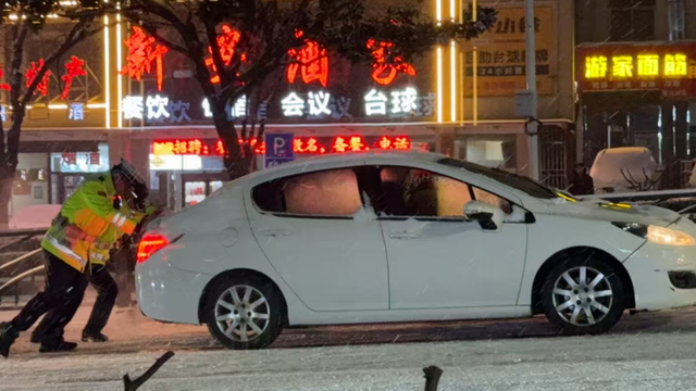 快，晒出你手机里2026年的第一场雪！