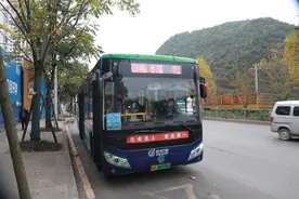 “退后一公里”到“最后一公里“！清镇公交增设临时站点方便辖区居民出行图片