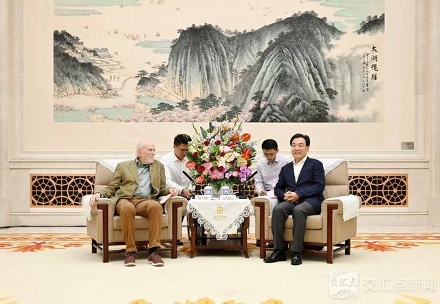 信长星会见出席世界青年科学家论坛（南京）的科学家代表