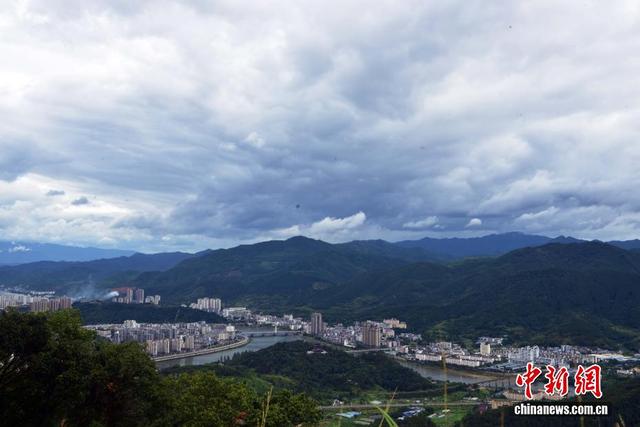 雨后武夷南麓宛如青绿水墨画