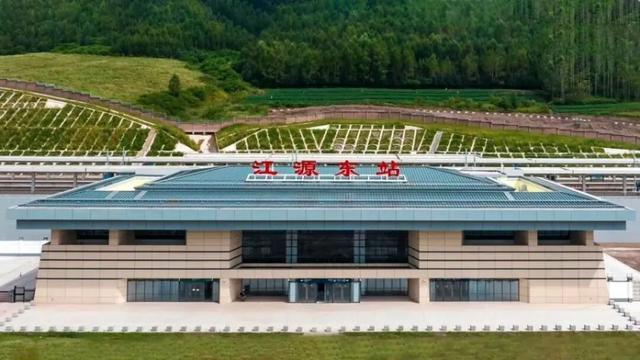 @吉林大学生，“双节”不知去哪玩儿？乘坐沈白高铁感受吉辽大地的“黄金动脉”