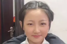 天庭饱满 笑容治愈 神态灵性 15岁女孩饰演丛中花会“小观音” 网友：从小女孩脸上看到了国泰民安感图片