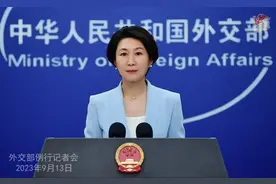 早安！世界丨外交部：中国未出台禁用苹果手机政策；墨西哥展出疑似……图片