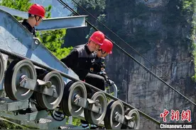 一对台湾父子的深情坚守：让世界看见张家界的美图片