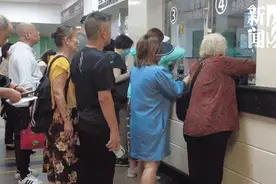 上海这所三甲医院，阿姨爷叔排队就挑这位挂号员：在这挂号，毛病好一半！图片