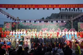 这里的乡村音乐节好热闹！图片