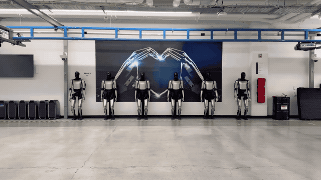 特斯拉机器人又被抓包：疑似遥控「摘头显」摔倒，名场面诞生