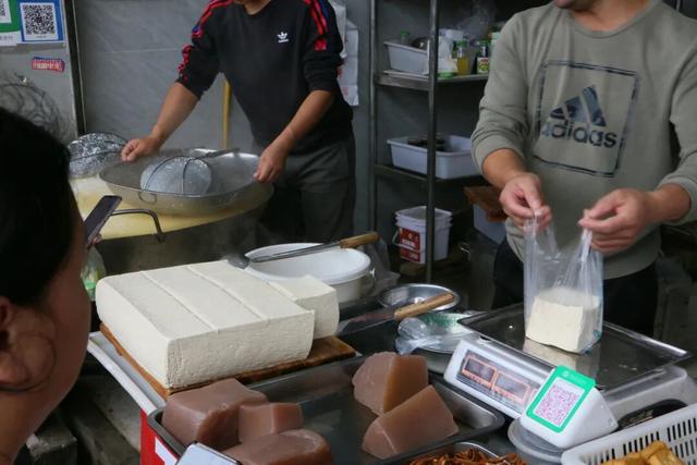 龙泉的早高峰在西河综合市场