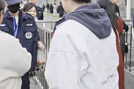 年轻人扎堆送爸妈看刀郎武汉演唱会，回应：他们那一辈都是节约过来的，很开心花这笔钱图片