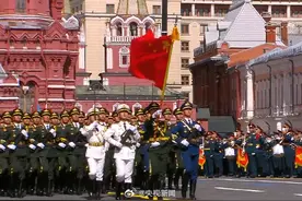 转发！“中国排面”亮相红场阅兵式图片