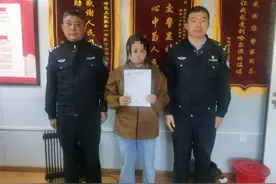 “我咋的啦？”“不知道，刚下证”新手女司机深夜高速逆行图片
