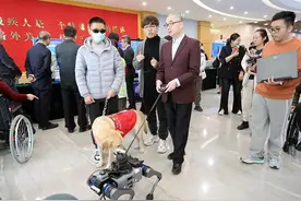 北京市残联举办首届科技展 20余种高科技助残产品亮相图片