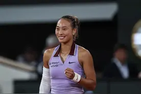 郑钦文2比0战胜阿朗戈晋级第三轮，下轮将战加拿大黑马图片