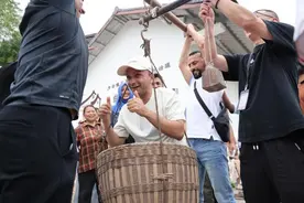 立夏你称重了吗？“秤人”民俗吸引外国留学生惊呼“有趣”图片