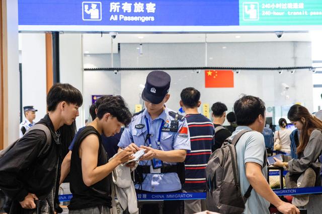 创历史新高 磨憨口岸暑运出入境旅客增5.9%