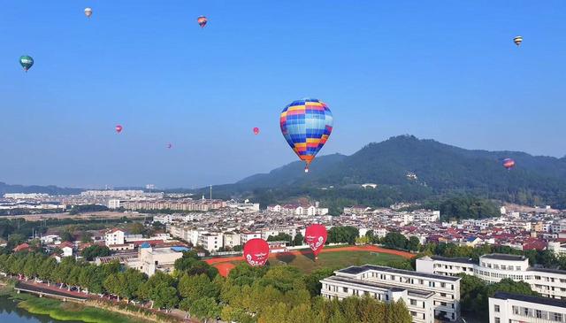 潮声丨飞跃山河的热气球比赛，比什么？