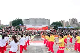 2024“欢跃四季·舞动巴渝”南川区广场舞展演活动举行图片