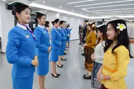 迎接国际民航日，南通科院留学生体验“准空乘”的日常训练图片