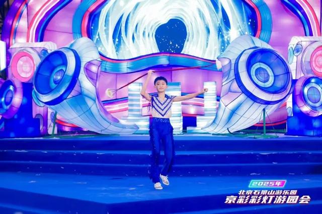 游乐体验焕新升级，非遗彩灯再展新篇——石景山游乐园京彩彩灯游园会正式开幕！