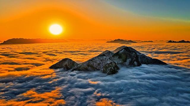 大巴山里惊现“天宫”，云雪映衬好“光景”