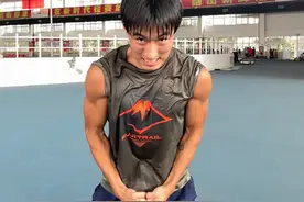 “00后”小将陈佳鹏，最后一棒反超日本队夺金图片