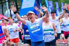 2024顺德半程马拉松举行 1.2万名选手参赛图片