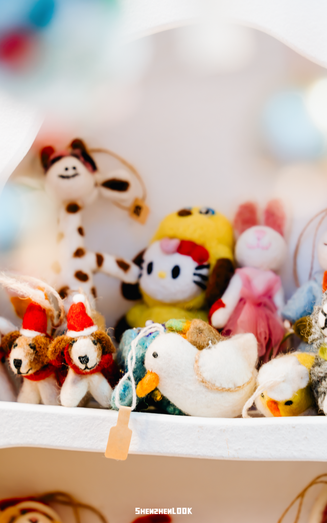 下暴雪的「圣诞小镇」开了！12米泡泡玛特圣诞树亮灯