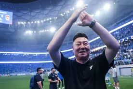 足球城大连重回中超，新黄河对话大连英博总经理陈东：三年三级跳，最大的收获是经验和球迷图片