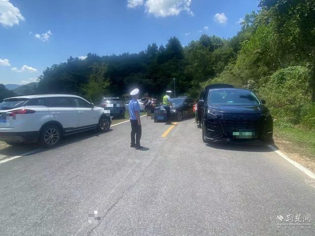 木兰中队守护“木兰”景区 路畅心安邀您来玩