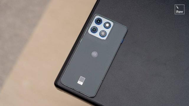 1999 元的 moto Air 手机，为什么比 iPhone Air 更香？